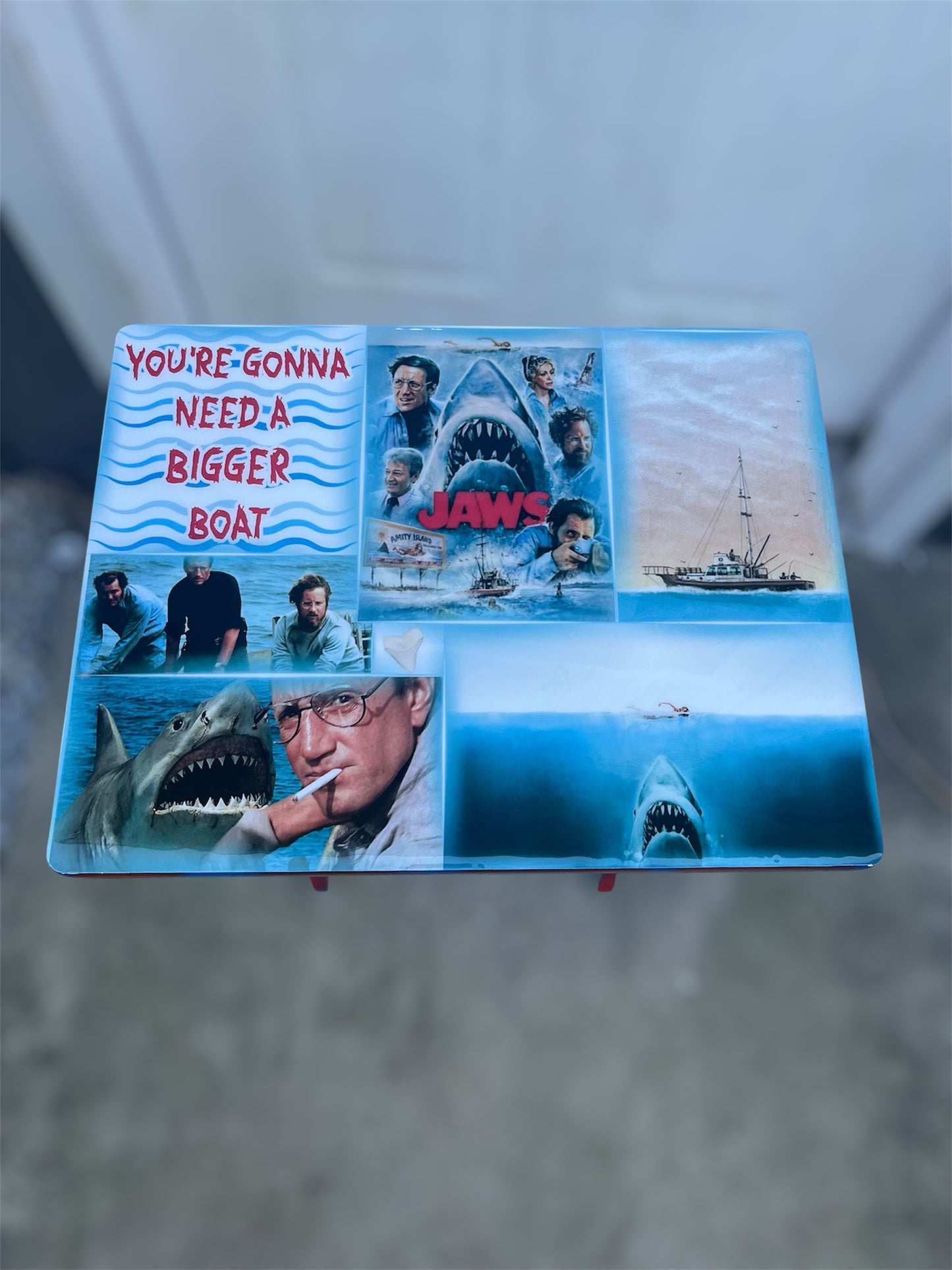 Jaws TV tray table